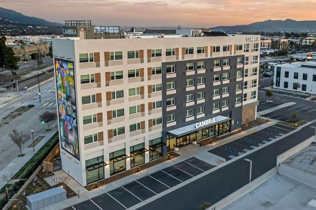 Cambria Hotel Burbank Airport Exterior foto