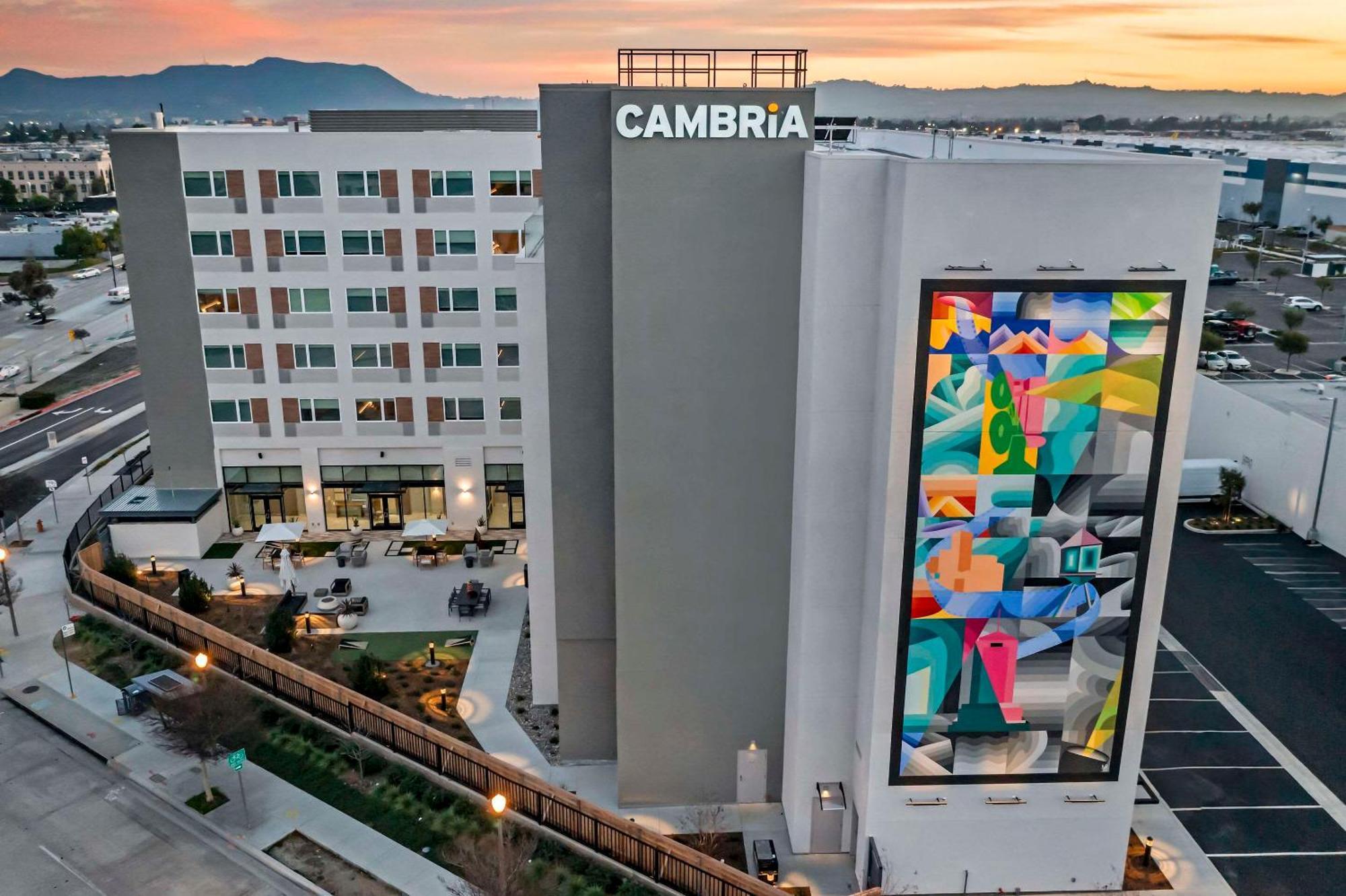 Cambria Hotel Burbank Airport Exterior foto